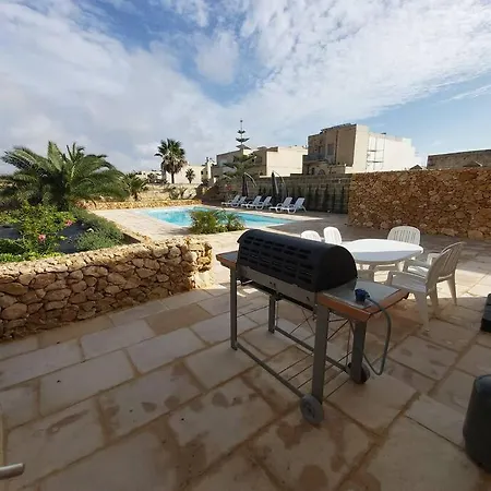 With Large Pool And Garden In Gozo *