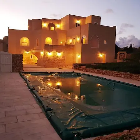 With Large Pool And Garden In Gozo Villa *