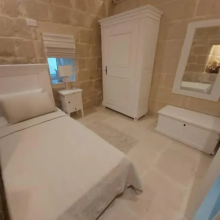 With Large Pool And Garden In Gozo *