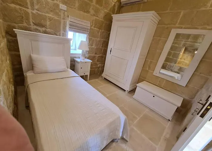 With Large Pool And Garden In Gozo Għarb