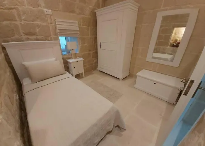With Large Pool And Garden In Gozo *