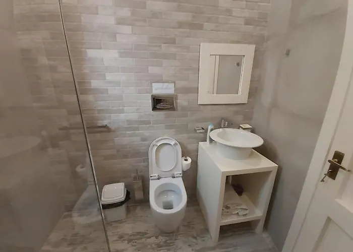 With Large Pool And Garden In Gozo فيلة