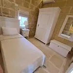 With Large Pool And Garden In Gozo Għarb