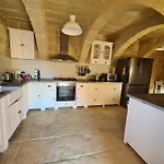 With Large Pool And Garden In Gozo 빌라 가르브
