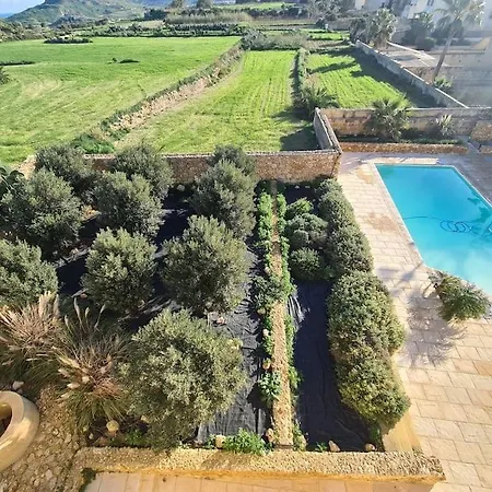 With Large Pool And Garden In Gozo Villa Għarb