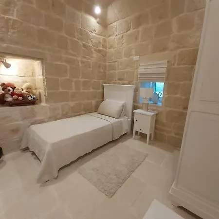 Villa With Large Pool And Garden In Gozo Għarb
