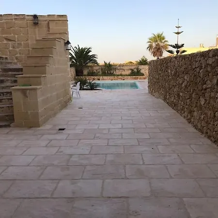 Villa With Large Pool And Garden In Gozo Għarb