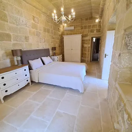 With Large Pool And Garden In Gozo Villa Għarb