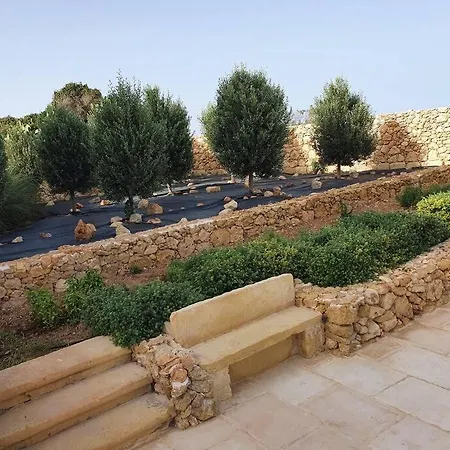 Villa With Large Pool And Garden In Gozo Għarb