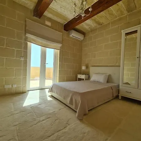 With Large Pool And Garden In Gozo Għarb