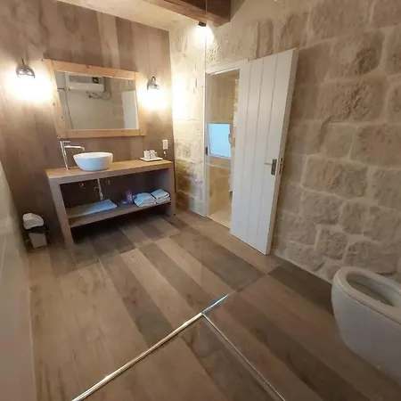 Villa With Large Pool And Garden In Gozo Għarb