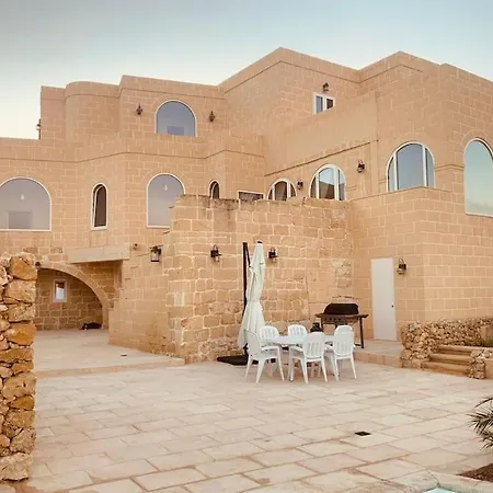 Villa With Large Pool And Garden In Gozo