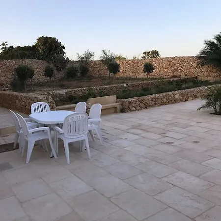With Large Pool And Garden In Gozo Villa Għarb