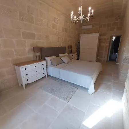 Villa With Large Pool And Garden In Gozo Għarb