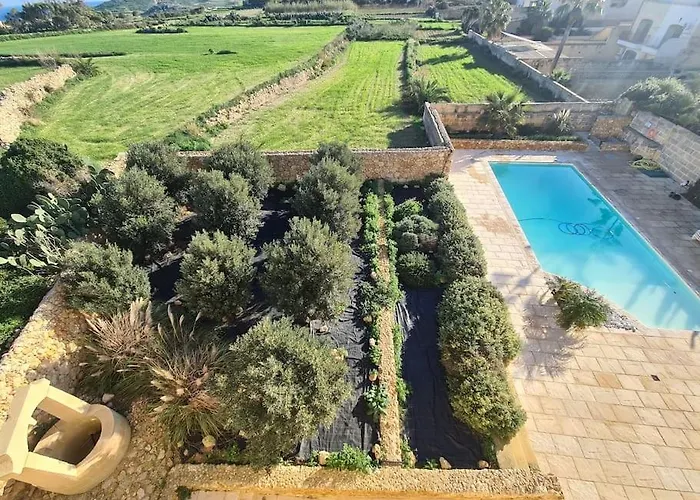 With Large Pool And Garden In Gozo Villa Għarb