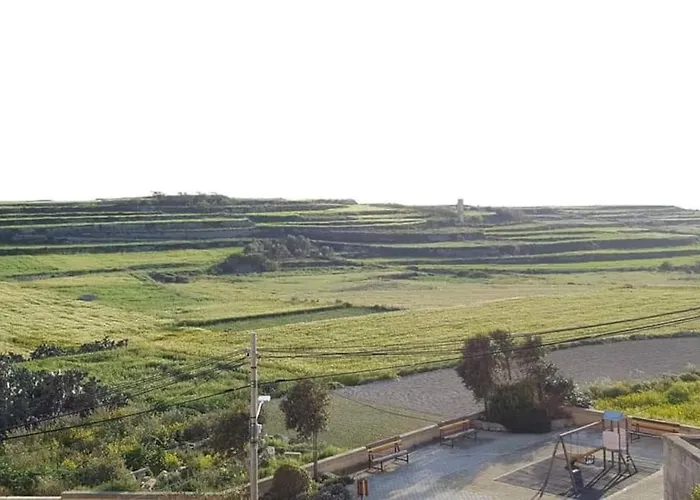 With Large Pool And Garden In Gozo Vilă