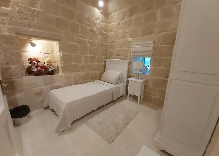 Villa With Large Pool And Garden In Gozo Għarb