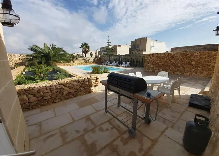 With Large Pool And Garden In Gozo *