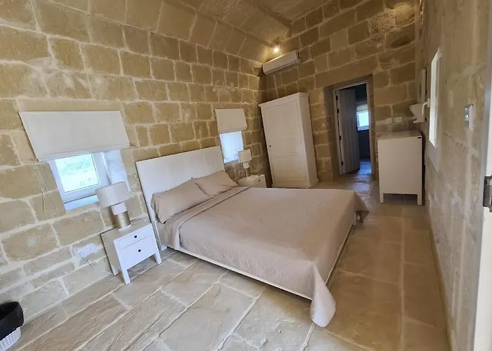 With Large Pool And Garden In Gozo Vilă *