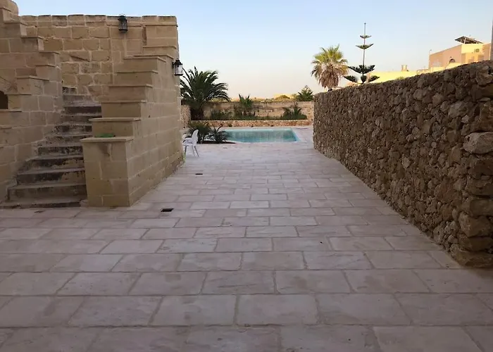 Villa With Large Pool And Garden In Gozo Għarb
