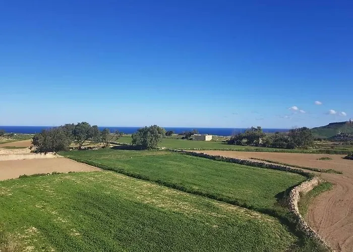 Villa With Large Pool And Garden In Gozo Għarb