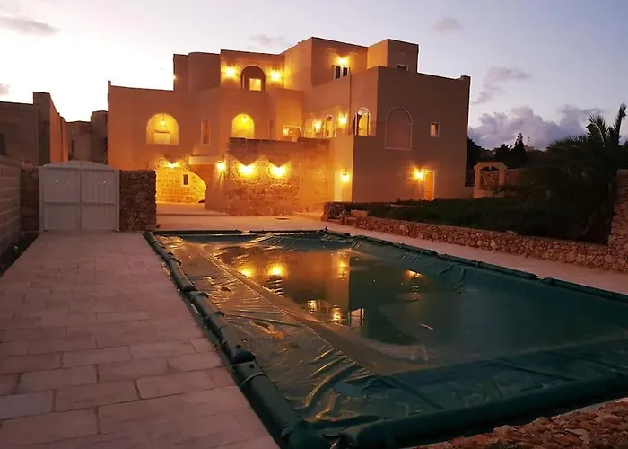 With Large Pool And Garden In Gozo Vilă *